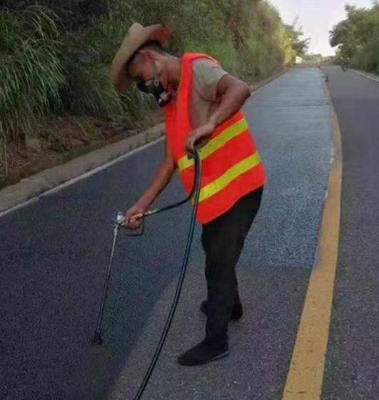 柳州路面喷涂翻新彩色步道施工方案