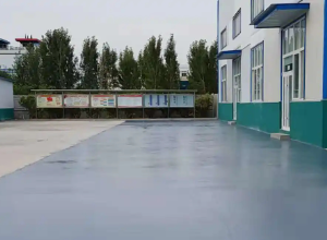 柳州彩色路面喷涂翻新的材料对冬季